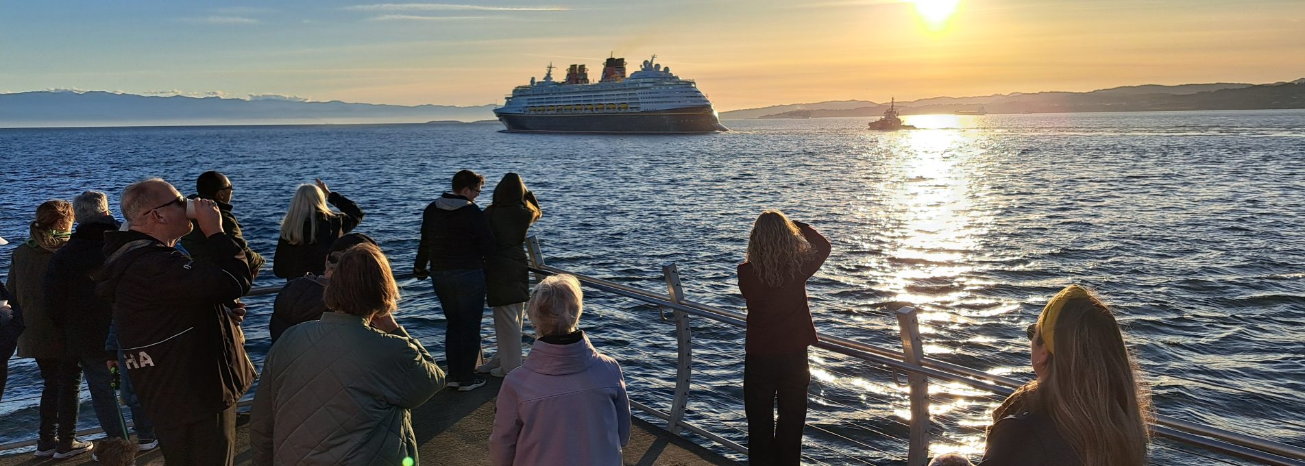 Disney Wonder departs