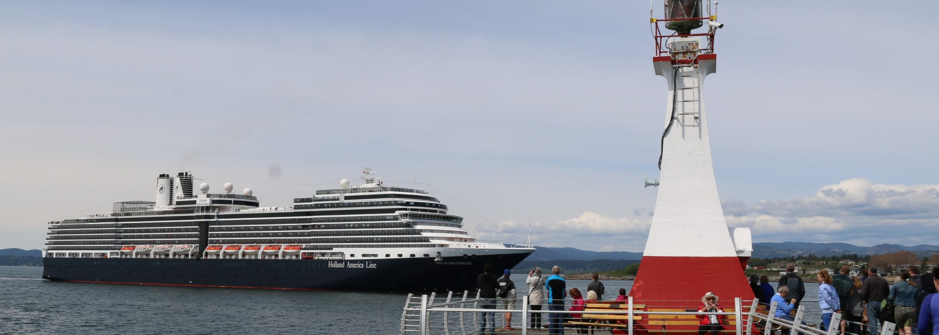 Holland America's Nieuw Amsterdam cruise ship passing the Breakwater lighthouse.